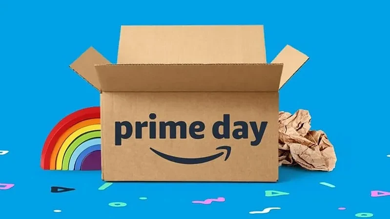 Prime Day branded shipping box on the campaign blue background with a rainbow and confetti shapes
